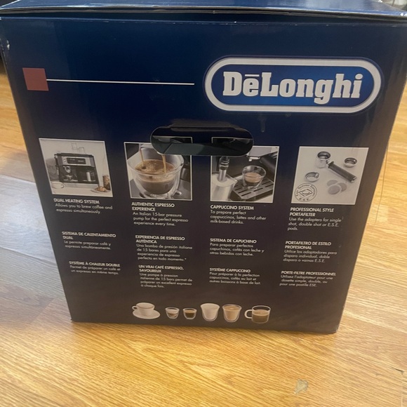 DeLonghi espresso machine - Picture 2 of 5